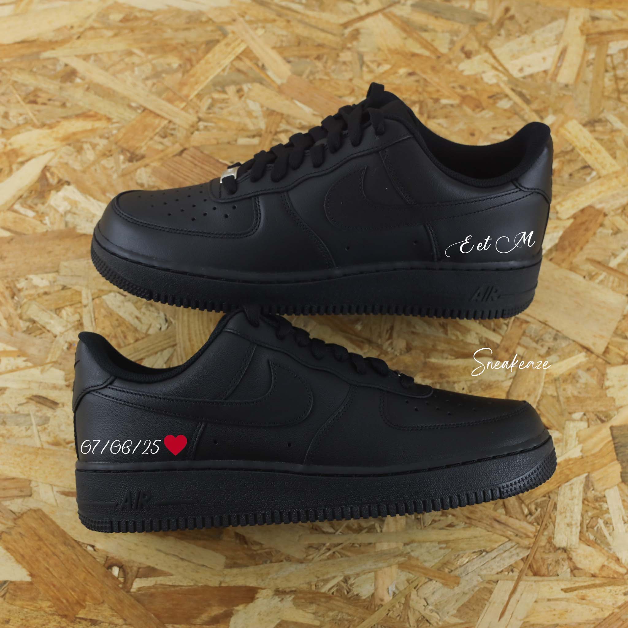 Coeur rouge - Air Force 1 noir custom – Image 3