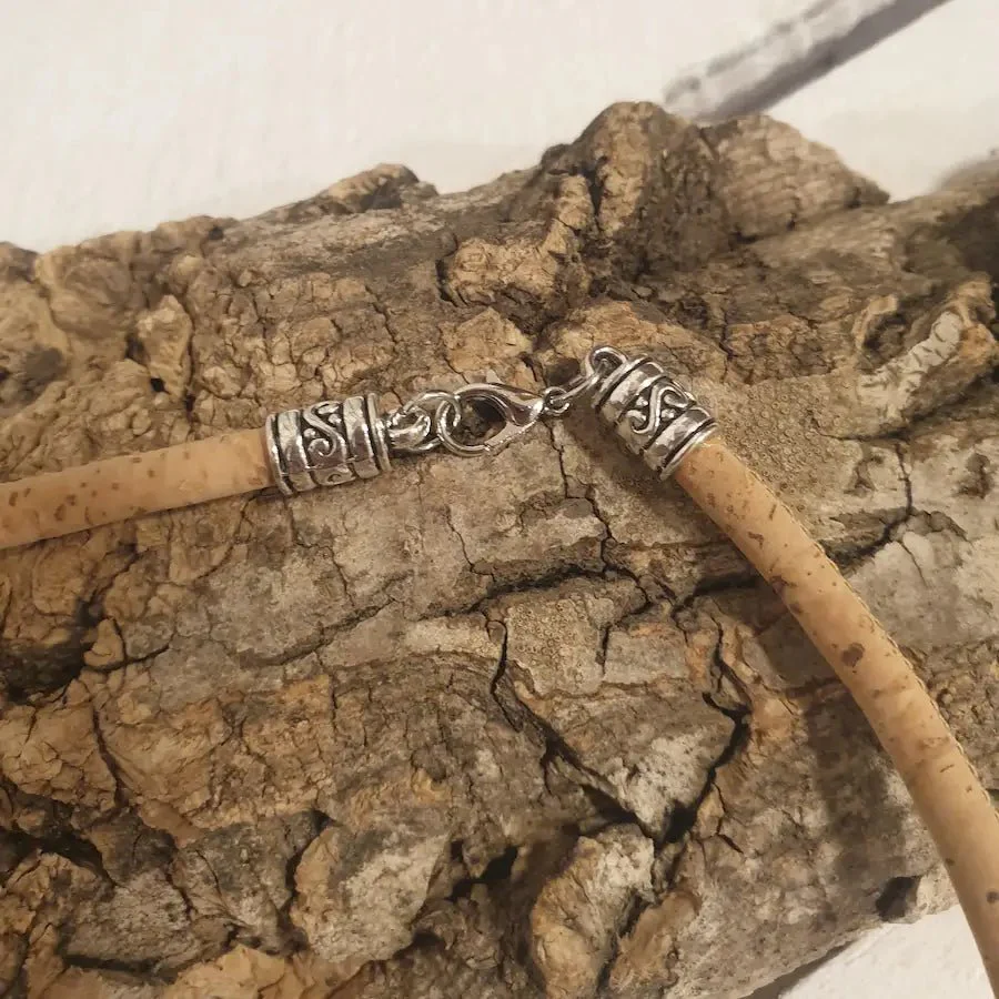 Collier Coeuria en liège, un bijou doux au cœur délicat – Image 4